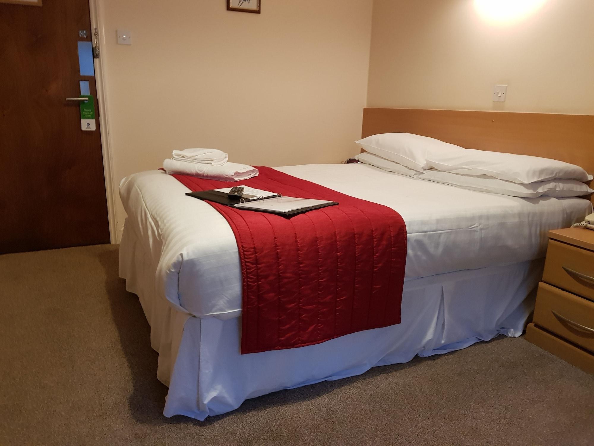 The Cedars Hotel Stowmarket Extérieur photo